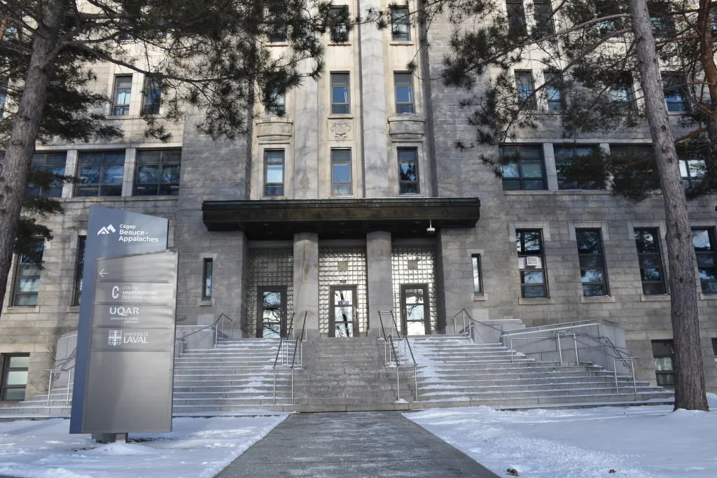 Bâtisse extérieur Cégep hiver