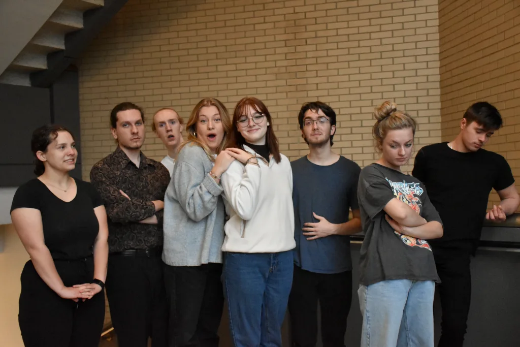 Distribution de la pièce le faiseur en Création et médias