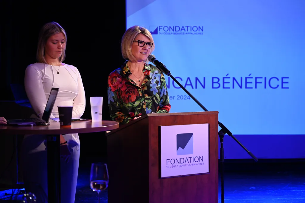 2 ambassadrices de l'encan bénéfice