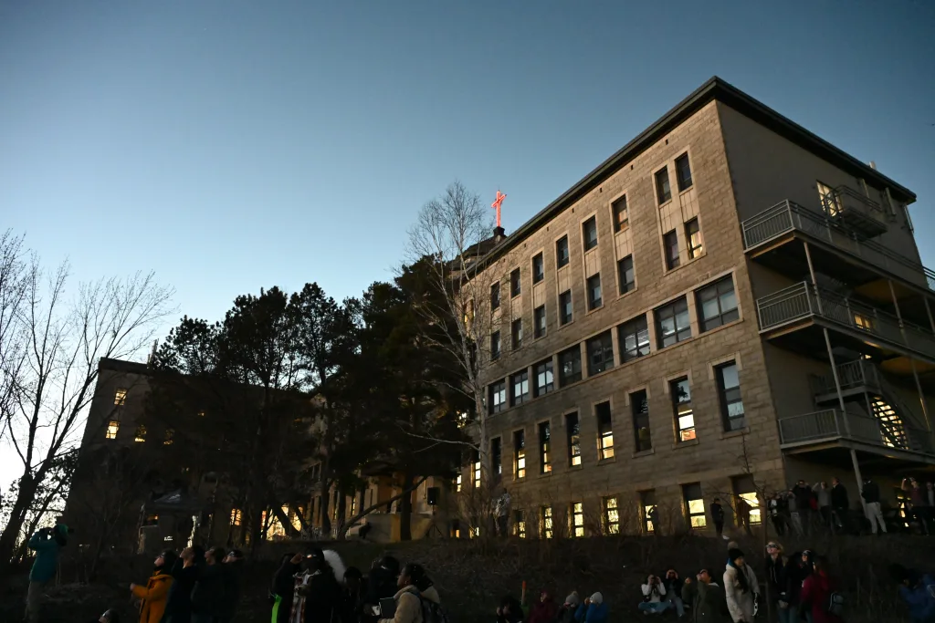 À 15h29, où l'éclipse était presque totale