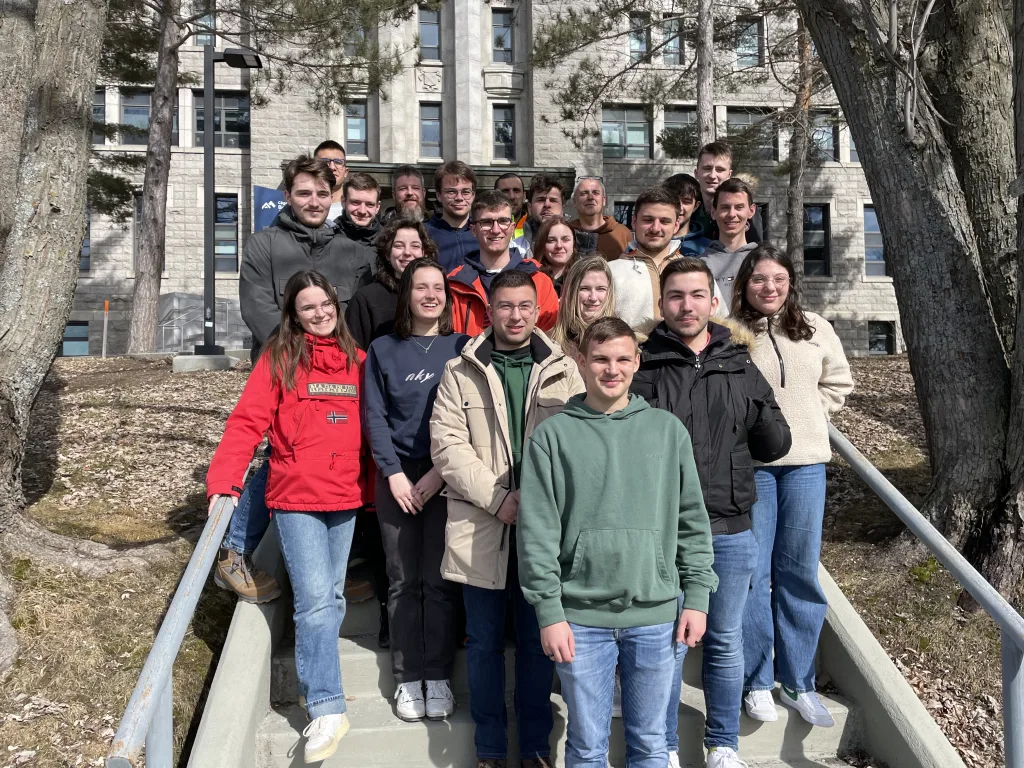 Groupe d'étudiante français génie civil