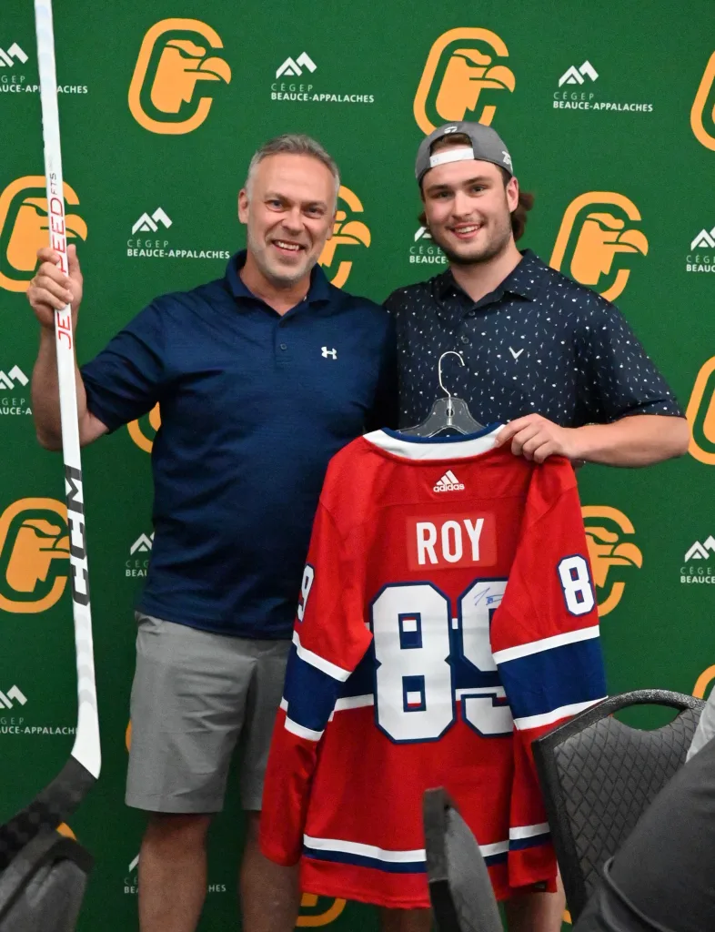 [13:30] Jennyfer Thiboutot Steeve Roy, le propriétaire d'Usine Sartigan