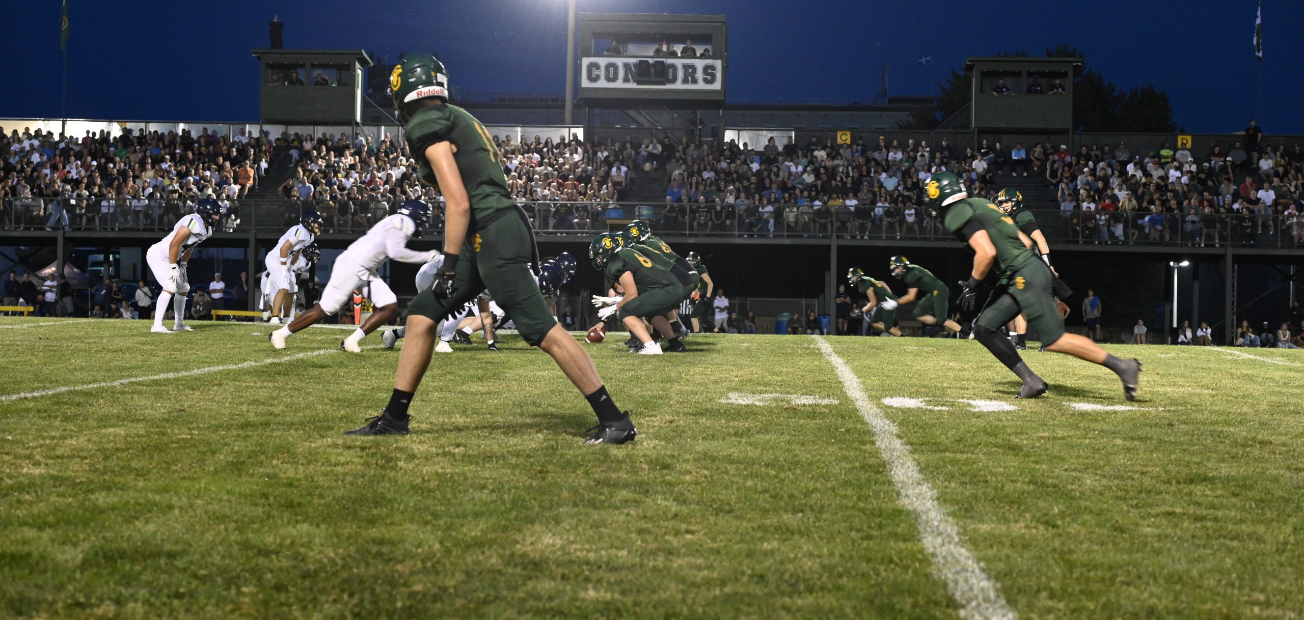 Condors football vs Montmorency